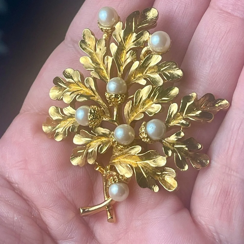 Vintage Monet Brooch Leaf Floral Autumn Fall Faux Pearl‎ Gold Tone Metal